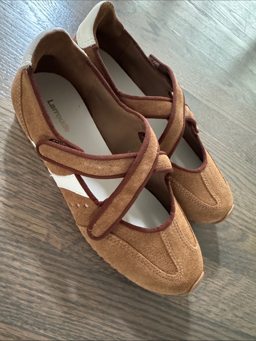 Larroude Stella ballerina Tan Sneakers new in box russet 7.5 - Picture 2 of 7